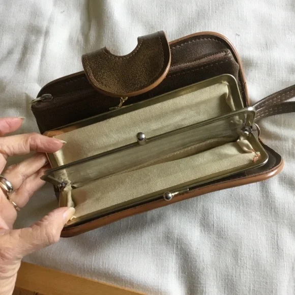 Multiple Storage Wallet/Wristlet - Picture 7 of 9